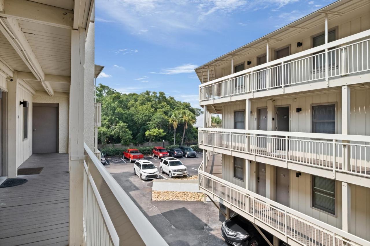 The Breakers #220 Beach Condo, Beautiful Ocean View At Coligny Beach, 4 N Forest Beach Drive Hilton Head, Walk To All Shops Restaurants, Renovated Jan 2024, Vacation Rental Hhi Llc Гілтон-Гед-Айленд Екстер'єр фото