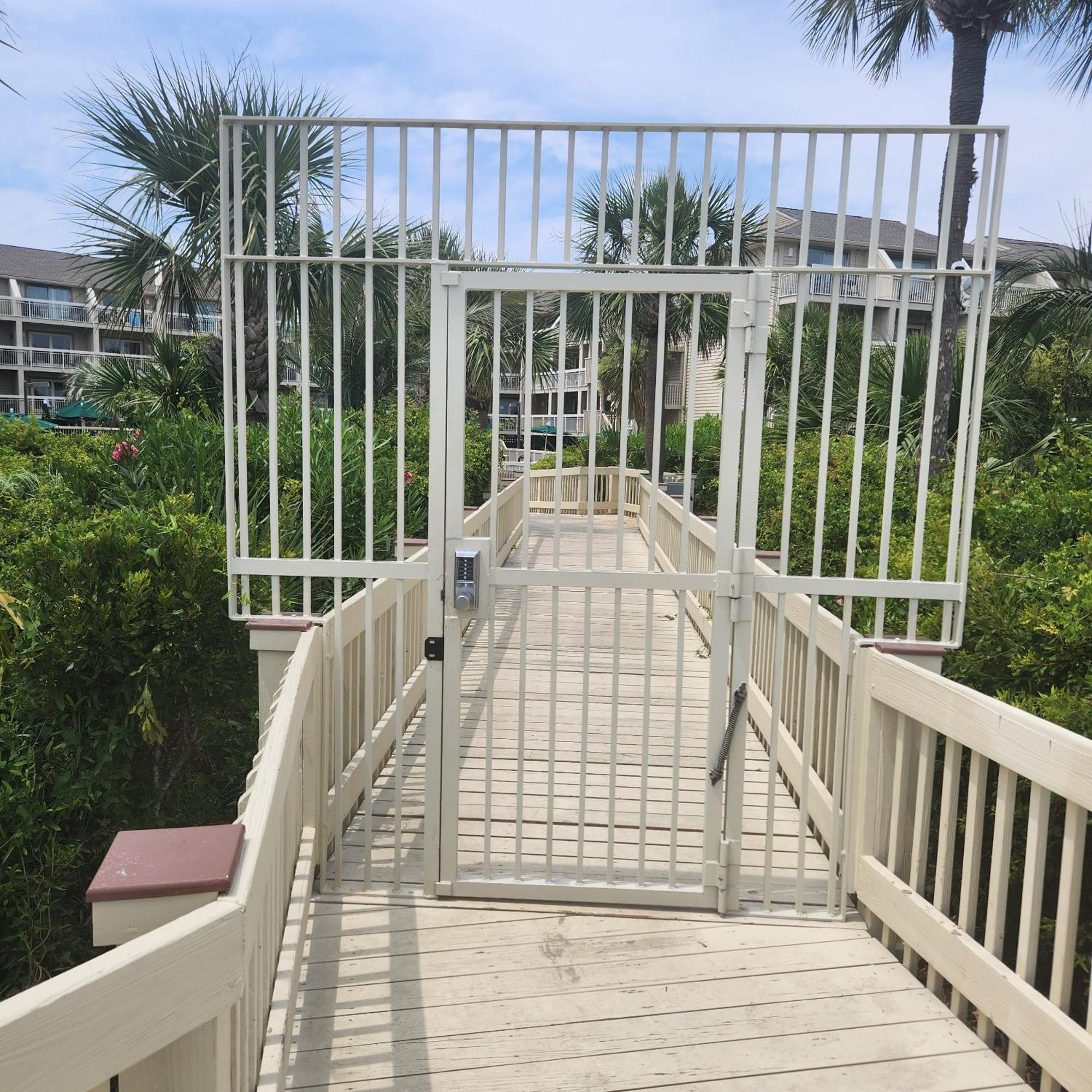 The Breakers #220 Beach Condo, Beautiful Ocean View At Coligny Beach, 4 N Forest Beach Drive Hilton Head, Walk To All Shops Restaurants, Renovated Jan 2024, Vacation Rental Hhi Llc Гілтон-Гед-Айленд Номер фото