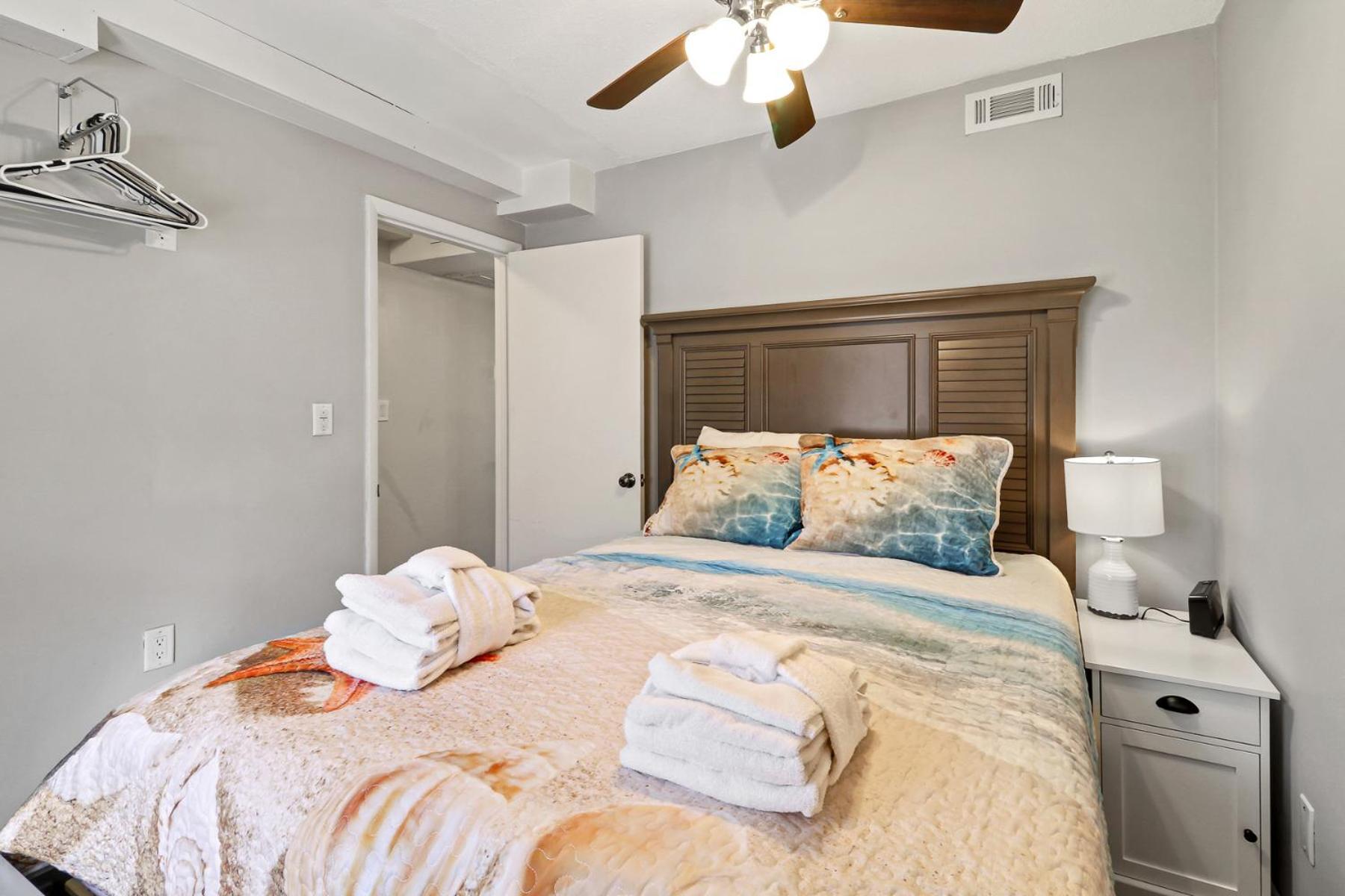 The Breakers #220 Beach Condo, Beautiful Ocean View At Coligny Beach, 4 N Forest Beach Drive Hilton Head, Walk To All Shops Restaurants, Renovated Jan 2024, Vacation Rental Hhi Llc Гілтон-Гед-Айленд Екстер'єр фото