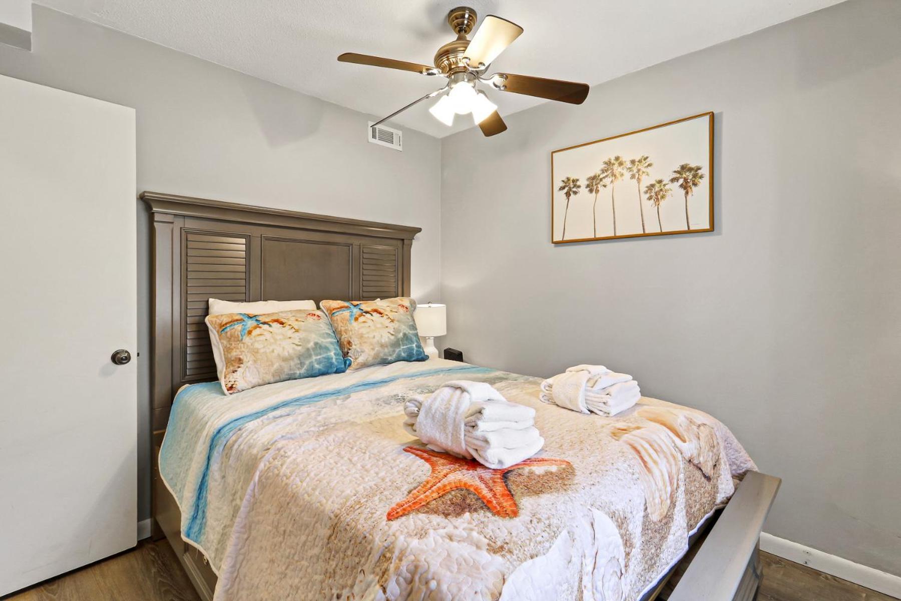 The Breakers #220 Beach Condo, Beautiful Ocean View At Coligny Beach, 4 N Forest Beach Drive Hilton Head, Walk To All Shops Restaurants, Renovated Jan 2024, Vacation Rental Hhi Llc Гілтон-Гед-Айленд Екстер'єр фото