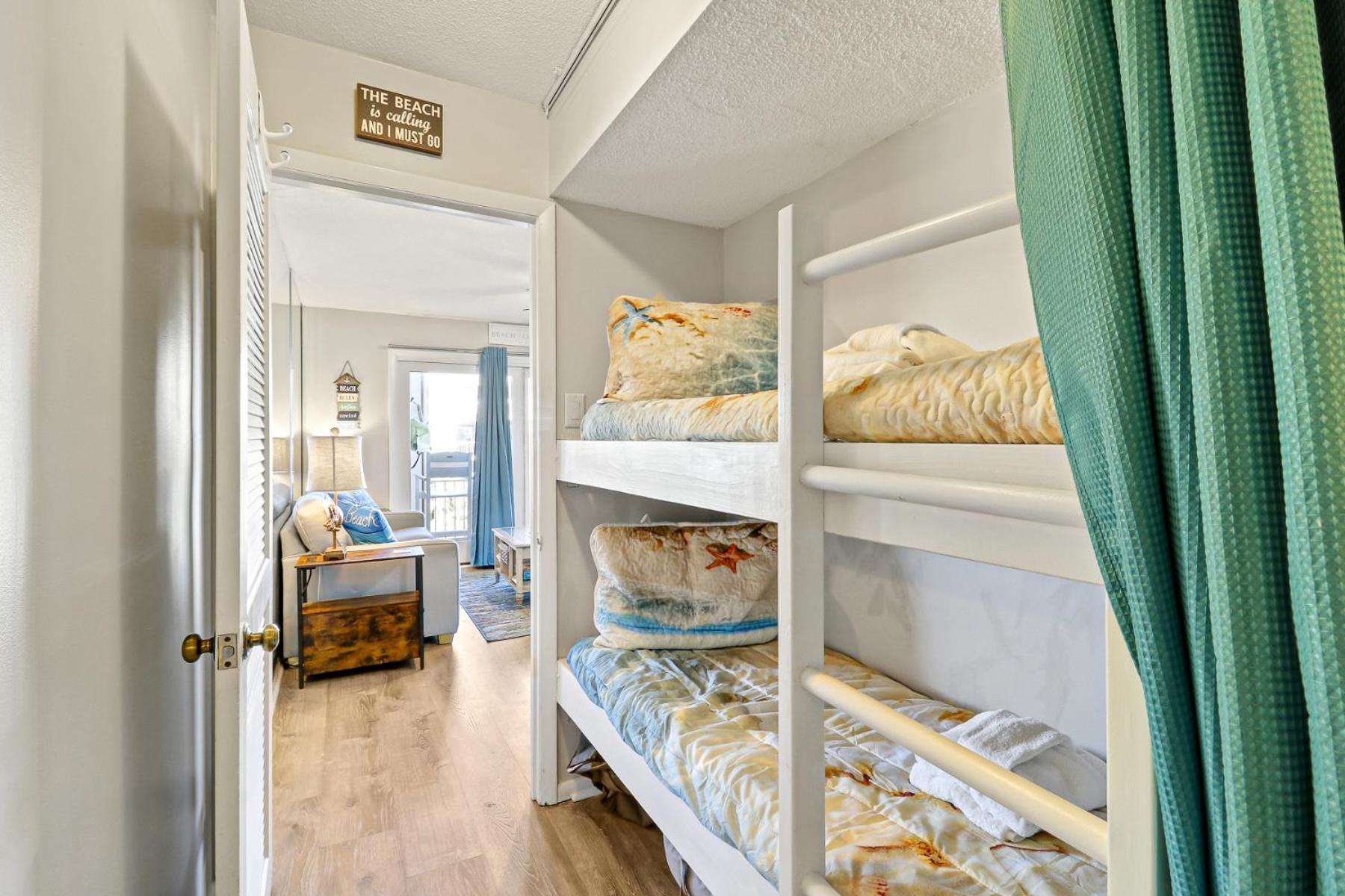 The Breakers #220 Beach Condo, Beautiful Ocean View At Coligny Beach, 4 N Forest Beach Drive Hilton Head, Walk To All Shops Restaurants, Renovated Jan 2024, Vacation Rental Hhi Llc Гілтон-Гед-Айленд Екстер'єр фото
